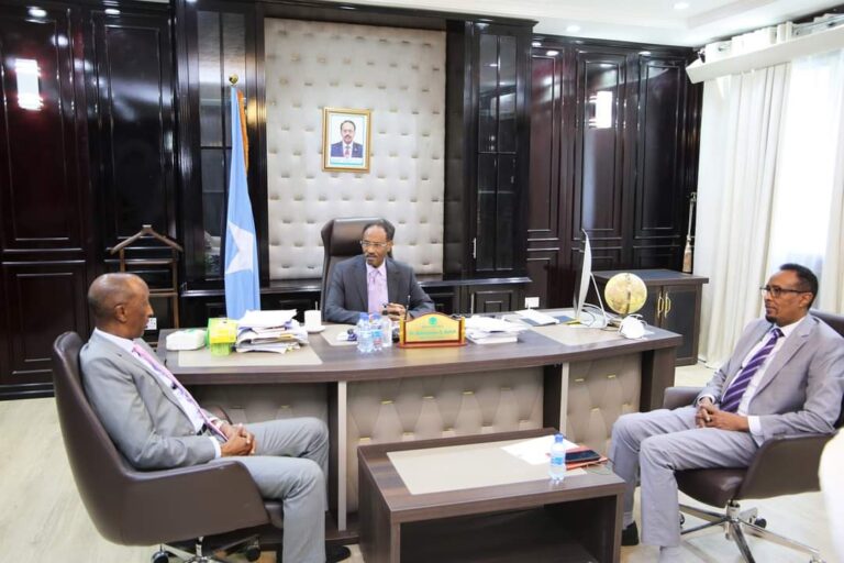 وزير المالية يبحث مع وزير الاتصالات سبل زيادة ايرادات قطاع الاتصالات