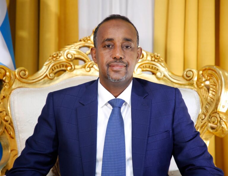 رئيس الوزراء يجري تعديلا محدودا يشمل وزارتين