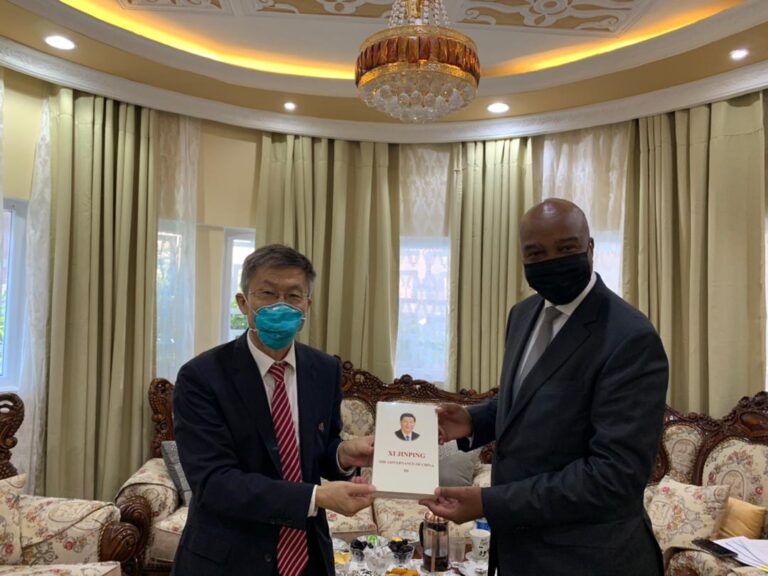 Somali Foreign Minister receives Chinese Ambassador to Somalia
