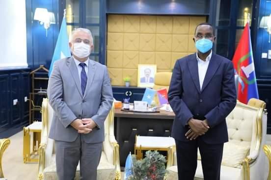 عمدة مقديشو يجتمع مع السفير التركي لدى البلاد