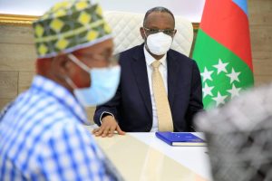 رئيس ولاية جنوب الغرب يجتمع مع شيوخ العشائر