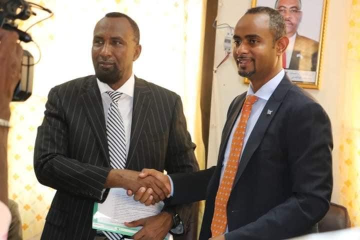 وزير العدل يستقبل 14 نزيلا تم تحويلهم إلى السجن المركزي