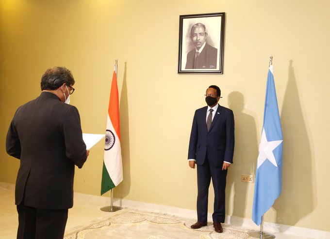 President Farmajo receives credentials from Indian Ambassador to Somalia