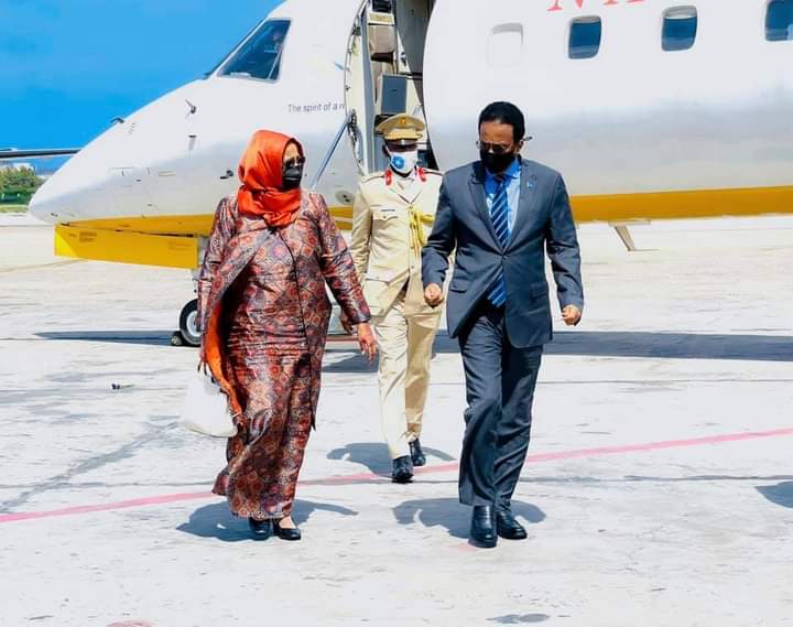 رئيس الجمهورية يعود إلى أرض الوطن