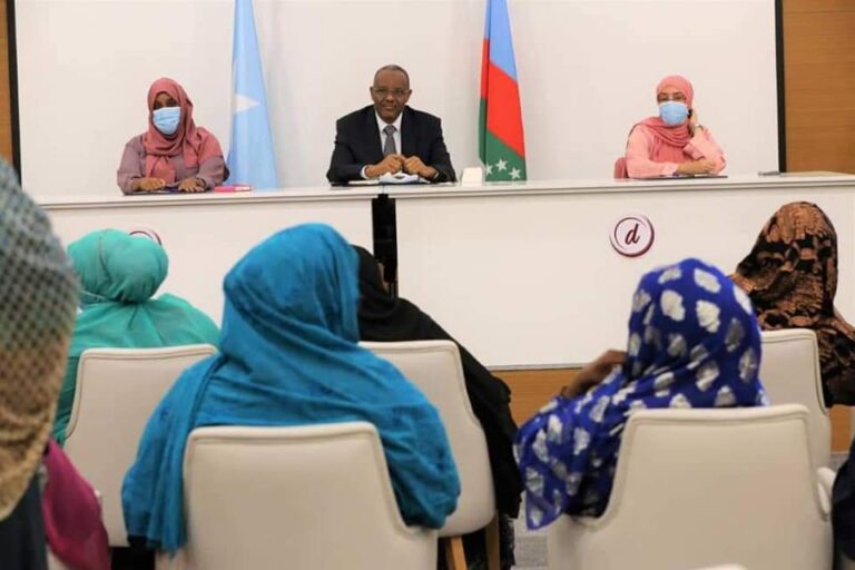 وزيرة المرأة تجتمع مع رئيس ولاية جنوب الغرب