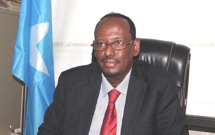 وزارة التجارة والصناعة السابق يشيد باتفاقية توحيد القوات الوطنية ويثني على جهود رئيس الوزراء