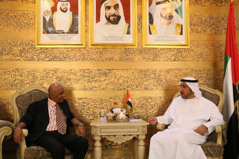 سفير دولة الإمارات يلتقي سفير الجامعة العربية لدى الصومال