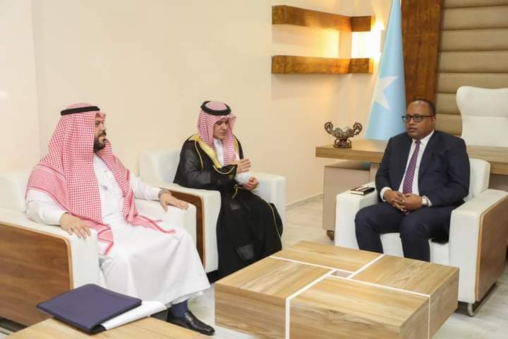 وزير الدولة بمكتب رئيس الوزراء يستقبل وفدا من خارجية المملكة العربية السعودية