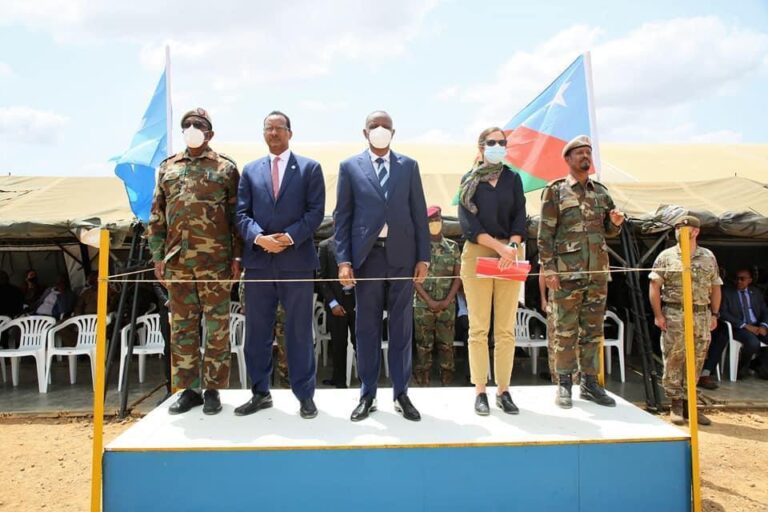 100 Somali National Army personnel graduate from British led training exercise