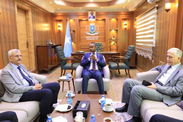 وزير العدل يستقبل وفدا من وزراة الصحة التركية