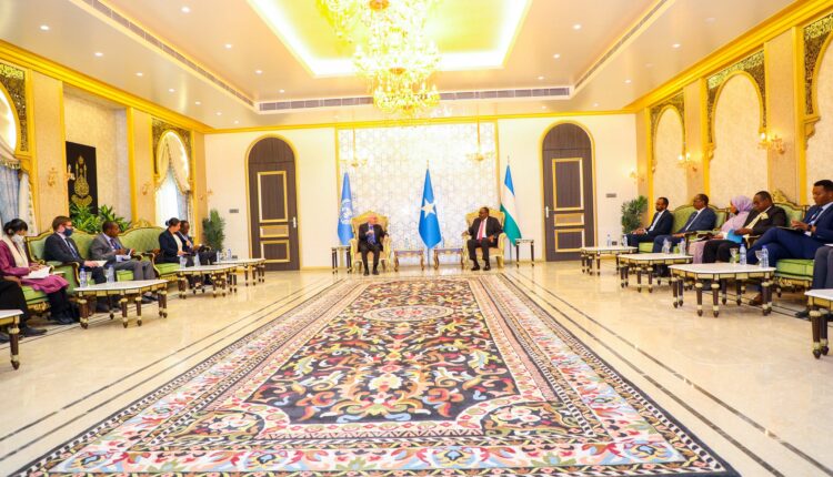رئيس بونتلاند يلتقي وفدا دوليا بقيادة الممثل الخاص للأمم المتحدة في الصومال