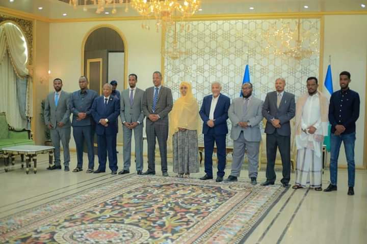 نائب رئيس ولاية بونتلاند يقيم مأدبة عشاء على شرف وزراء الصحة على المستوى الفيدرالي والولايات