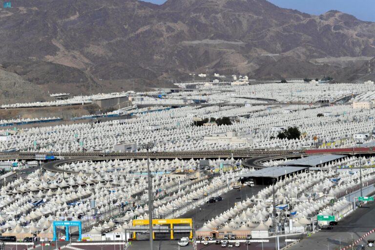 الحجاج يستقرون في مشعر منى لقضاء يوم التروية