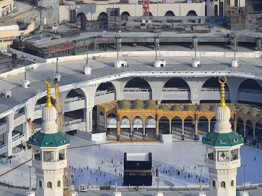 حجاج بيت الله الحرام ينهون أداء مناسك الحج لهذا العام