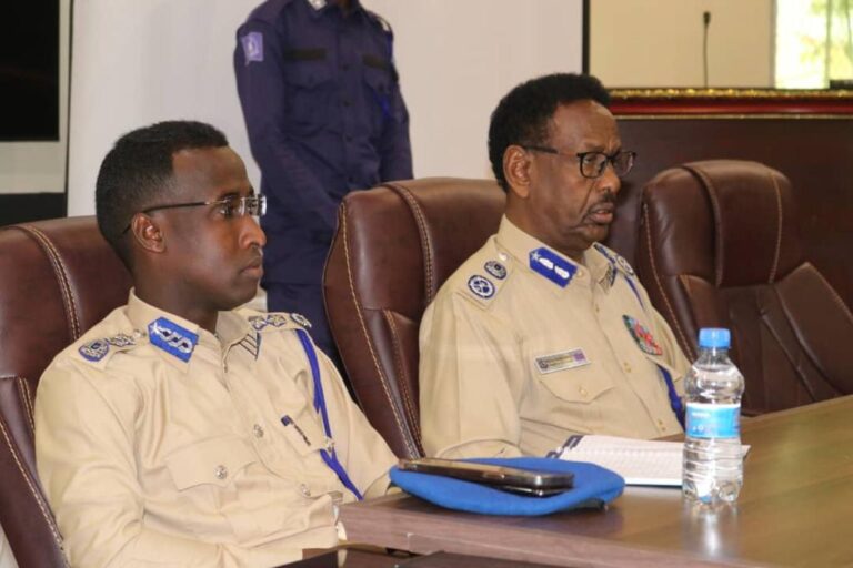المحكمة العليا وقيادة الشرطة تبحثان تعزيز التعاون