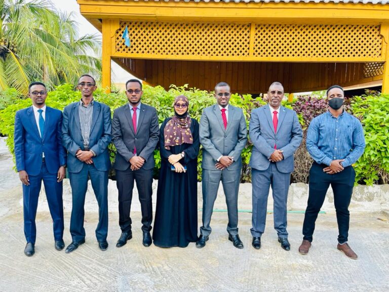 وفد من لجنة حل الخلافات الإنتخابية يتوجه إلى مدينة طوسمريب