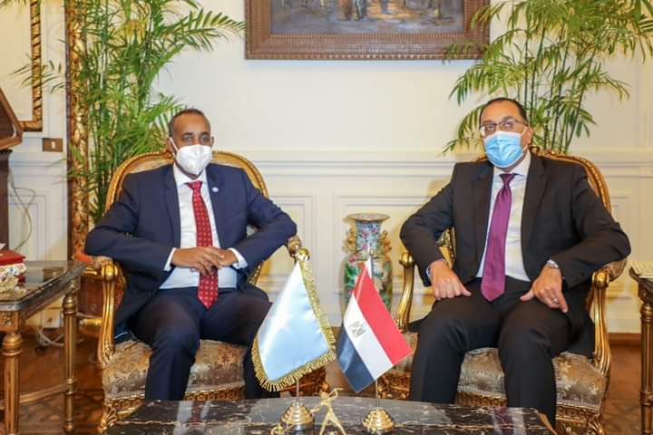 رئيس الوزراء يجتمع مع نظيره المصري