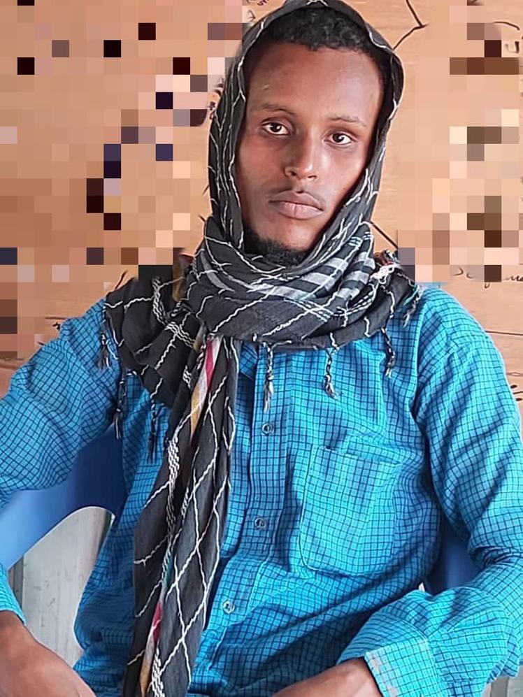 عنصر من مليشيات الشباب يسلم نفسه للجيش الوطني