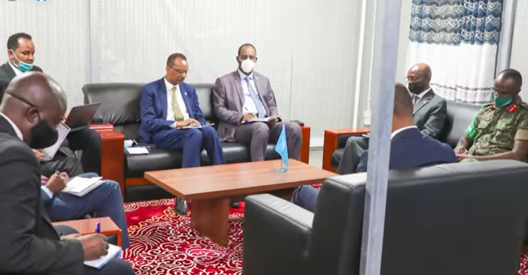 الحكومة الصومالية وأميصوم تتفقان على محاكمة الجنود المسؤولين عن قتل مدنيين ودفع تعويضات لأهالي…