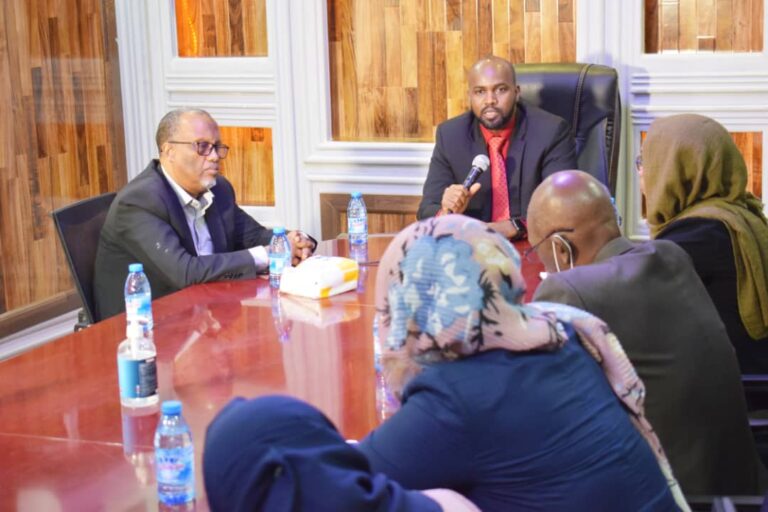 وزير الدولة يستقبل وفدا من جامعة العلوم الطبية والتكنولوجيا السودانية ورئيس جامعة كبتال الصومالية