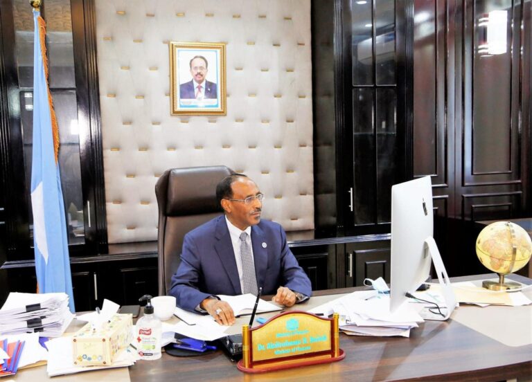وزير المالية يفتتح مؤتمر مراجعة إعفاء البلاد من الديرن الخارجية