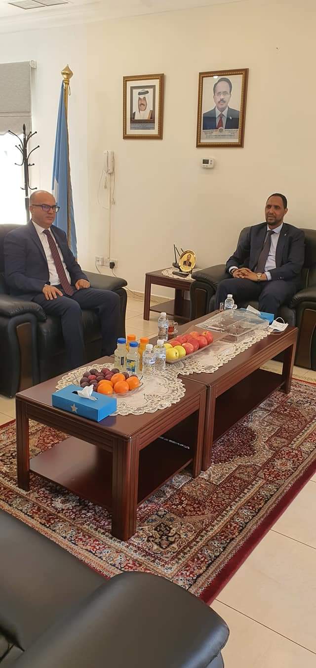 سفير الجمهورية لدى الكويت يبحث مع نظيره التونسي تعزير العلاقات