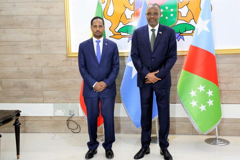 رئيس ولاية جنوب الغرب يجتمع مع السفير الإثيوبي لدى البلاد