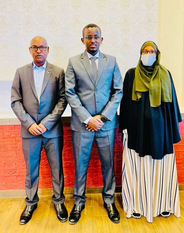 وفد من لجنة حل الخلافات الإنتخابية يتوجه إلى مدينة جوهر