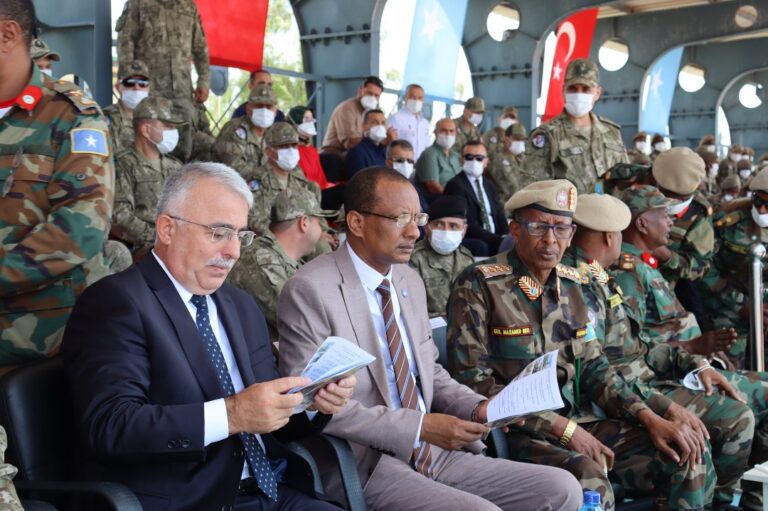 وزير الدفاع يشارك في مراسم أداء اليمين القانونية لعدد من ضباط وضباط الصف