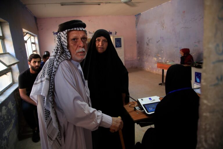 Iraqis vote for new parliament amid tight securit