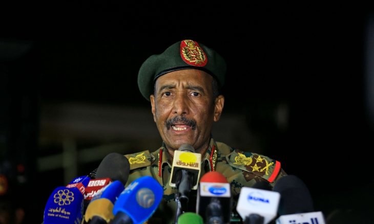 البرهان يعلن حالة الطوارئ في السودان وحلّ مجلسي السيادة والوزراء