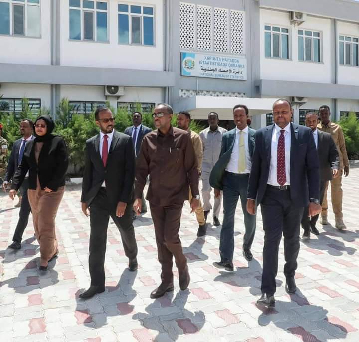 رئيس الوزراء يتفقد مقر وزارة التخطيط