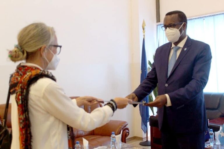 الخارجية الصومالية تتسلم نسخة من أوراق اعتماد سفيرة الاتحاد الأوروبي لدى الصومال