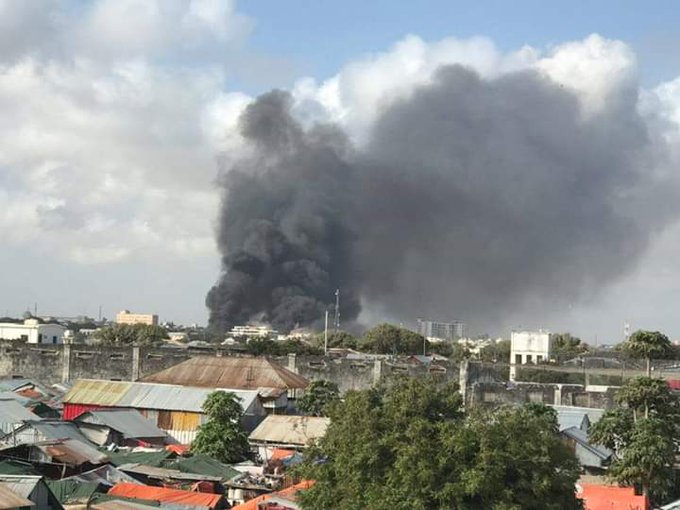انفجاران في مقديشو يؤديان إلي مقتل 11 شخصا بينهم رئيس جهاز المخابرات بمديرية دينيلي
