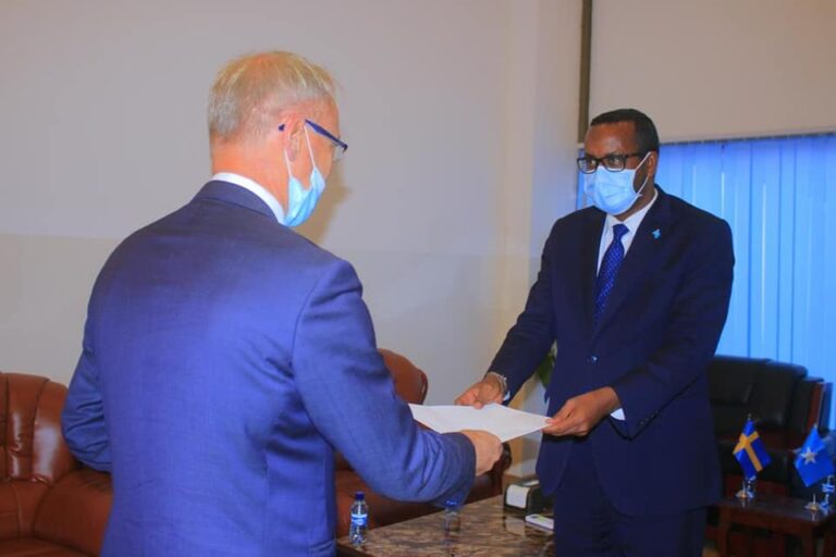 State Minister for Foreign Affairs receives credentials from Swedish Ambassador to Somalia