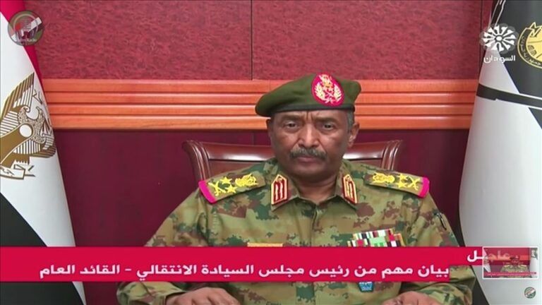 Sudan general declares state of emergency,dissolves gov’t
