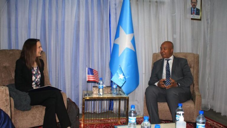 Foreign Minister discusses with the chargé d’affairs of the US Embassy in Somalia strengthening…
