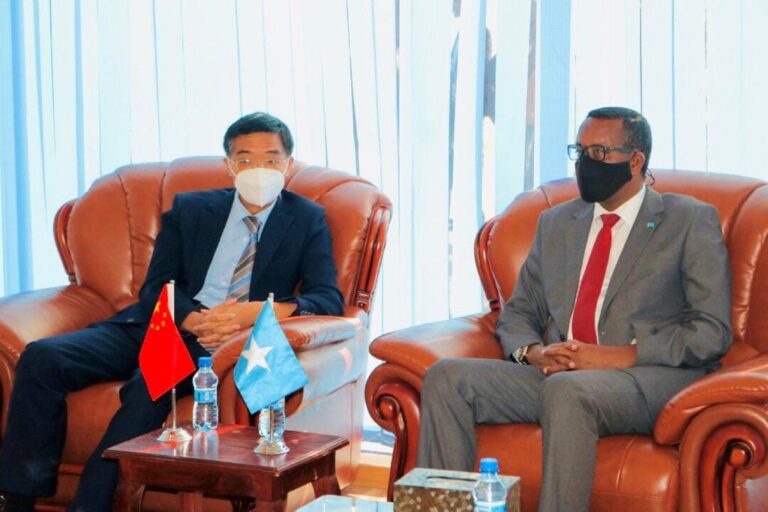 وزير الدولة بوزارة الخارجية يبحث مع السفير الصيني تعزيز التعاون