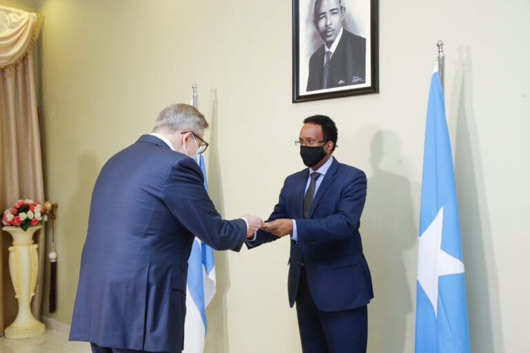 President Farmajo receives credentials from Finnish Ambassador to Somalia