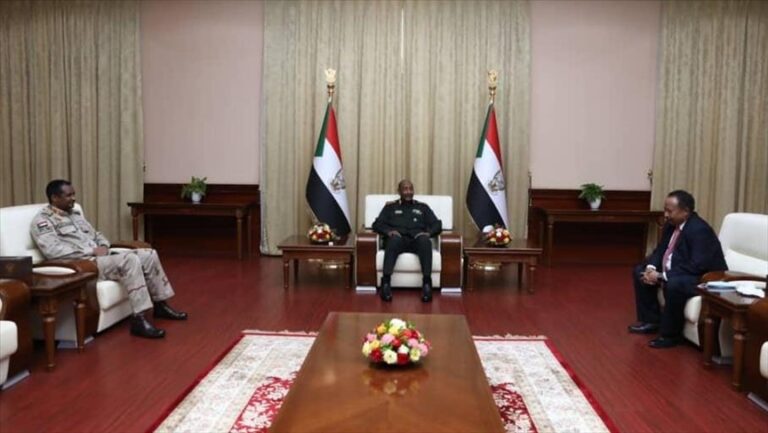 السودان.. البرهان وحمدوك يوقعان على اتفاق سياسي جديد