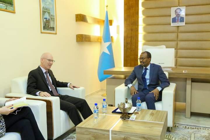 Foreign Minister receives courtesy visit from Somalia’s SRSG