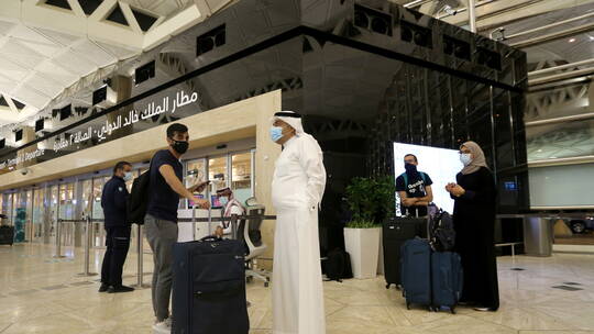 السعودية تبدأ تطبيق قرار تشديد الإجراءات الوقائية ضد كورونا