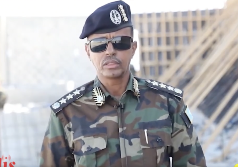 اتهام رئيس الوزراء الصومالي بنهب أراض تابعة للبحرية الصومالية