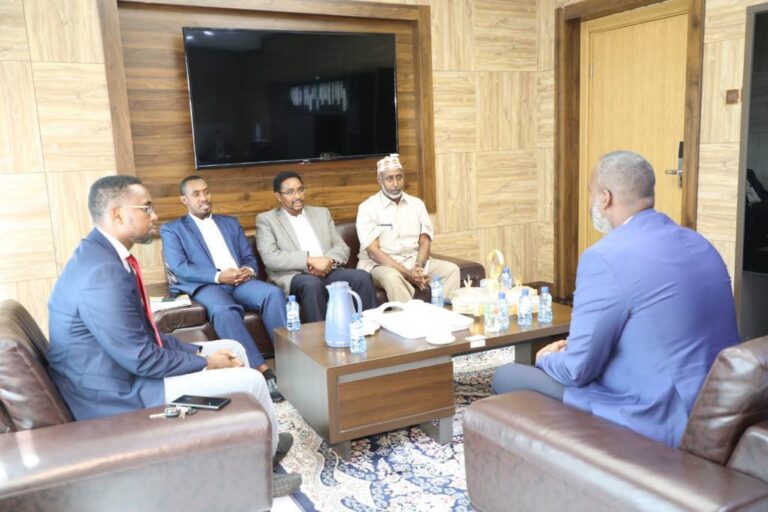 مدير عام وزارة التخطيط يلتقي مدير الهيئة المستلقة لمكافحة الفساد
