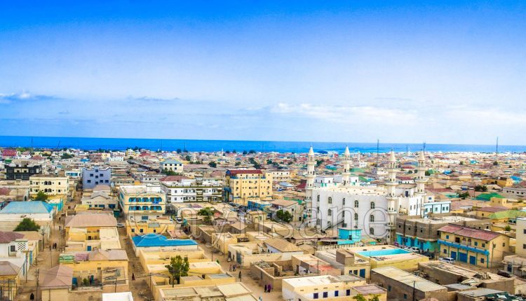 مصرع شخص وإصابة آخرين بجروح
