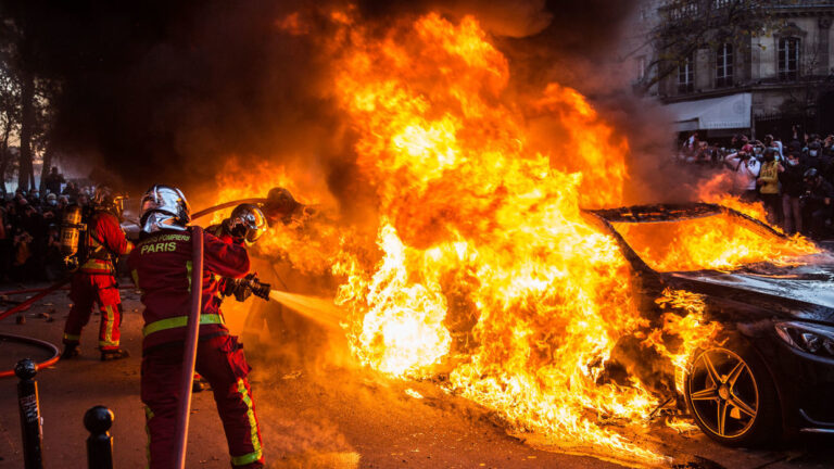 847 cars set ablaze in France in the first day of the new year