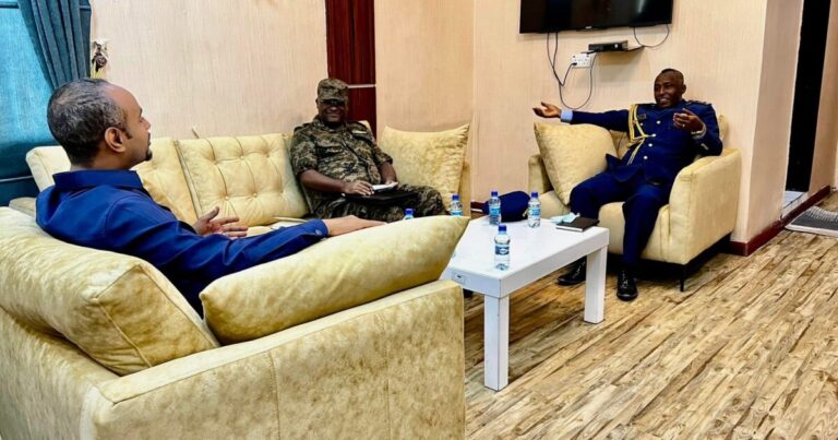 القائم بأعمال وزير الدفاع الصومالي يلتقي الملحق العسكري بسفارة إثيوبيا لدي الصومال
