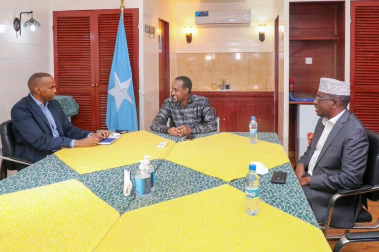 PM Roble meets with former President and former PM
