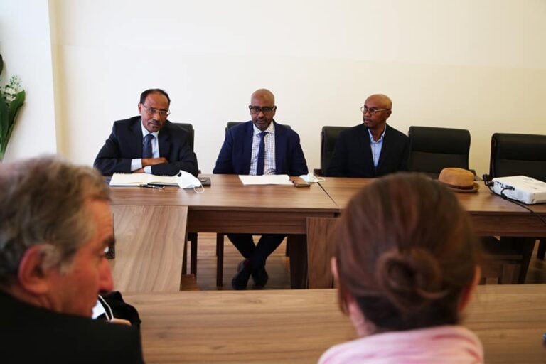 الصومال وفرنسا تناقشان قضية الإعفاء من الدون وفرص الاستثمار