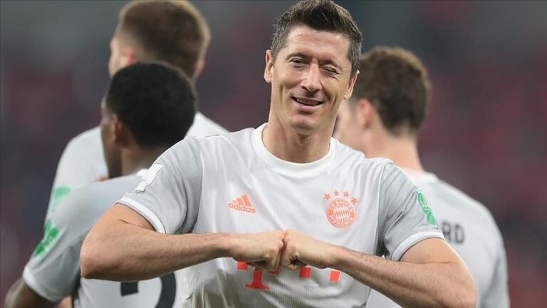 Lewandowski becomes top scorer for the third year